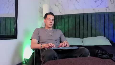 Dustin Sonne online show from July 18, 3:46 am