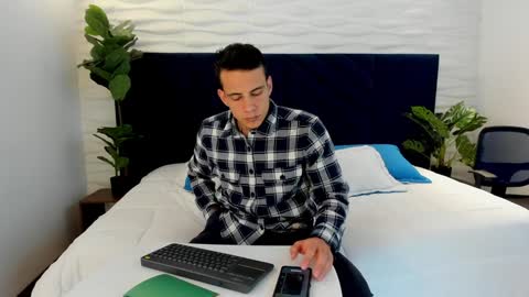 Snapshot of dustin_sonne chatting on January 28, 3:25 am Dustin Sonne online show from January 28, 3:25 am