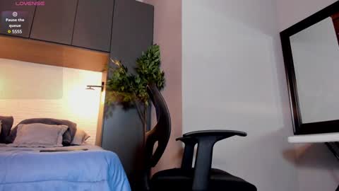 Snapshot of dustin_sonne chatting on January 24, 3:32 am Dustin Sonne online show from January 24, 3:32 am
