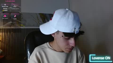 dyla_n18_ online show from March 7, 9:56 pm