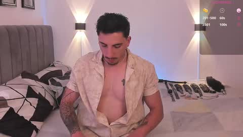 Bryan model independient online show from December 19, 8:02 pm