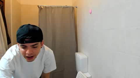 D Y L A N online show from February 6, 5:54 pm