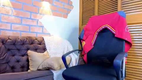 D Y L A N online show from February 20, 6:26 am