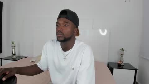 Dylan Taylor online show from December 16, 2:04 am