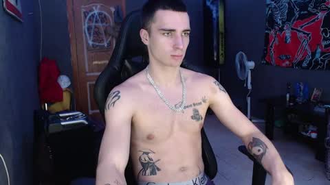 Eduar online show from December 20, 1:33 pm