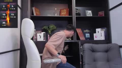 Snapshot of edwardross_ chatting on March 8, 12:50 pm Edward Ross online show from March 8, 12:50 pm