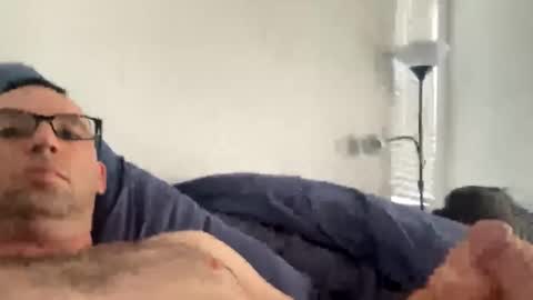 gusthebus online show from April 14, 11:15 pm