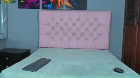 Elan Giralon online show from January 7, 12:04 am