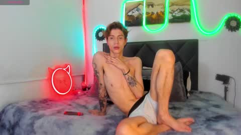 Snapshot of eliann_adam chatting on September 16, 6:47 am eliann_adam online show from September 16, 6:47 am