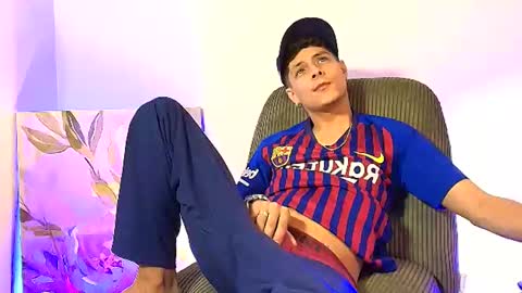 elias_salvatore_ online show from July 4, 4:43 pm