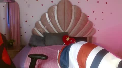 elio_fox online show from April 12, 1:56 pm