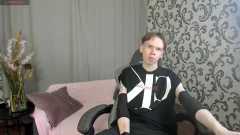 elliot_mars_ online show from September 30, 5:27 pm