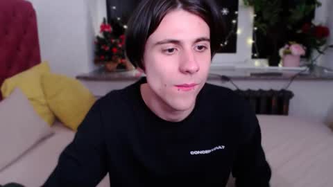 ellis_rin online show from December 5, 3:02 am