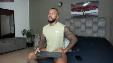 Snapshot of emanuelspencer chatting on February 13, 12:00 pm emanuelspencer online show from February 13, 12:00 pm