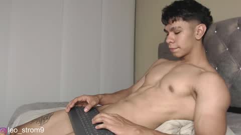 Snapshot of emile_239 chatting on March 2, 12:20 am emile_239 online show from March 2, 12:20 am