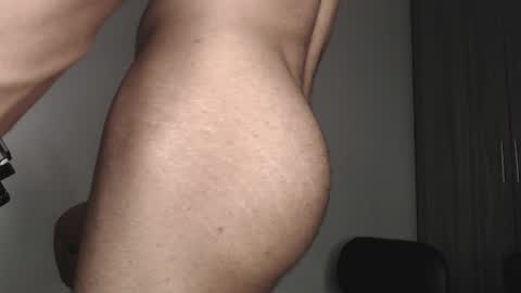 Snapshot of emile_239 chatting on September 10, 4:00 am emile_239 online show from September 10, 4:00 am