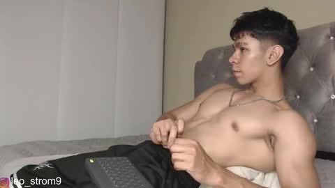 Snapshot of emile_239 chatting on February 22, 2:50 am emile_239 online show from February 22, 2:50 am