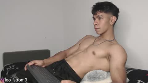 Snapshot of emile_239 chatting on March 5, 12:27 am emile_239 online show from March 5, 12:27 am