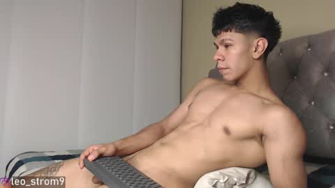 Snapshot of emile_239 chatting on January 3, 1:48 am emile_239 online show from January 3, 1:48 am