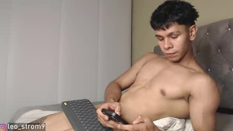 Snapshot of emile_239 chatting on January 21, 2:33 am emile_239 online show from January 21, 2:33 am