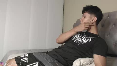 Snapshot of emile_239 chatting on February 18, 3:10 am emile_239 online show from February 18, 3:10 am