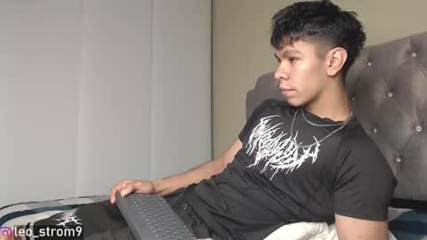 Snapshot of emile_239 chatting on December 19, 4:56 am emile_239 online show from December 19, 4:56 am