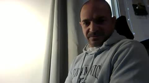 Ariel online show from November 18, 5:00 am