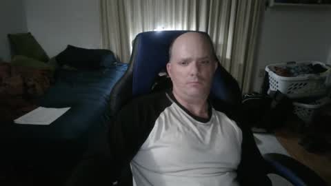 Snapshot of emsguy1 chatting on October 10, 4:28 am Matt online show from October 10, 4:28 am