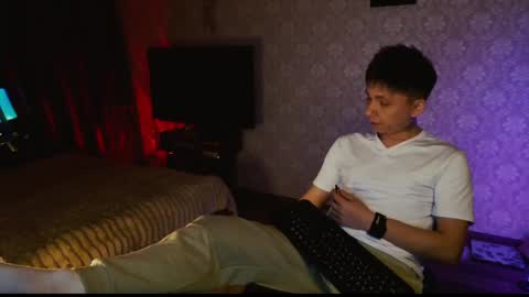 emveeboy96 online show from April 10, 7:10 pm