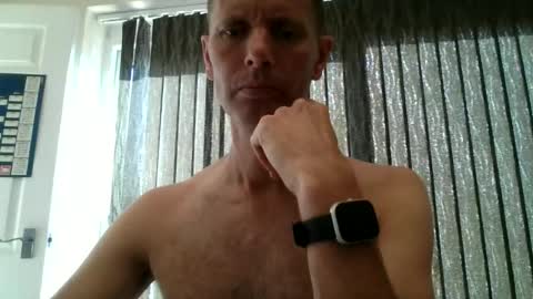 EnglishGuy183 online show from July 7, 8:29 am