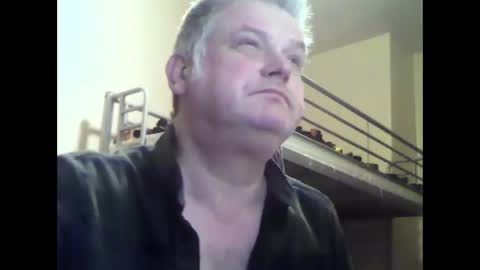 englishguysurrey online show from February 9, 6:51 am