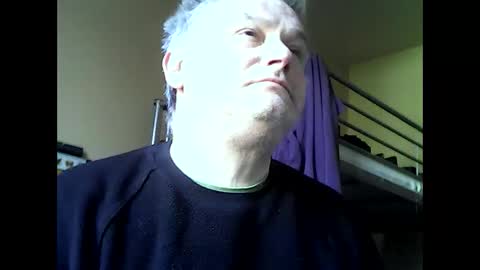 englishguysurrey online show from April 22, 6:52 am