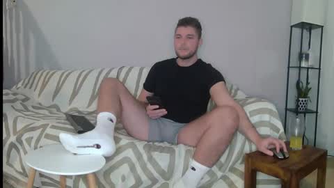Snapshot of englishladxxx chatting on December 12, 2:04 am Englishladxxx online show from December 12, 2:04 am