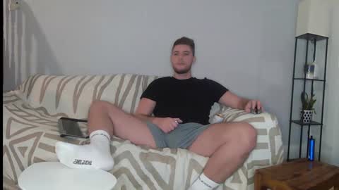 Snapshot of englishladxxx chatting on December 11, 12:45 am Englishladxxx online show from December 11, 12:45 am