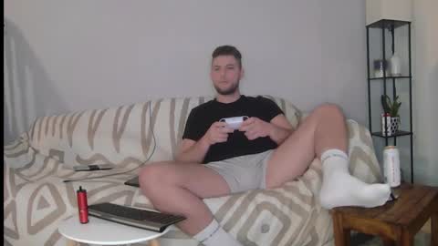 Snapshot of englishladxxx chatting on December 21, 12:53 am Englishladxxx online show from December 21, 12:53 am