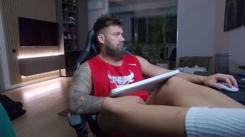 Erik online show from March 12, 5:28 pm