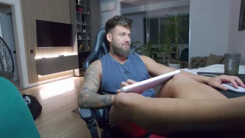 Erik online show from January 8, 8:29 pm