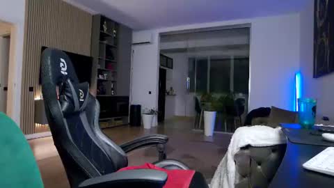 Erik online show from July 11, 7:27 pm