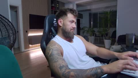 Erik online show from January 17, 6:47 pm