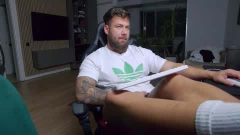 Erik online show from March 6, 6:59 pm