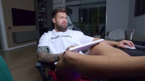 Erik online show from March 7, 8:11 pm