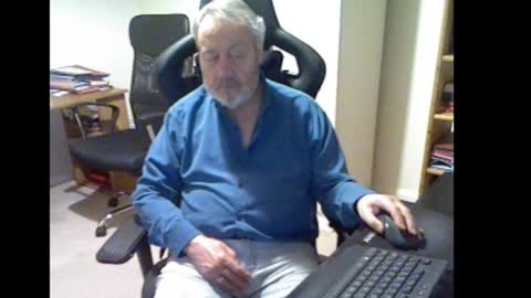 erasmus_d online show from March 1, 6:18 pm