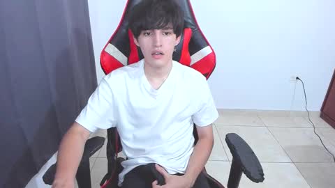 Snapshot of eren_tatakae chatting on October 17, 3:21 am eren_tatakae online show from October 17, 3:21 am
