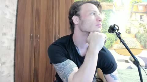 Snapshot of eric_the_vikking chatting on October 7, 9:02 am Eric online show from October 7, 9:02 am