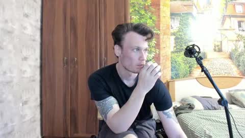 Snapshot of eric_the_vikking chatting on September 23, 5:40 am Eric online show from September 23, 5:40 am