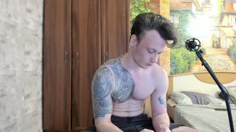 Snapshot of eric_the_vikking chatting on September 27, 7:39 am Eric online show from September 27, 7:39 am