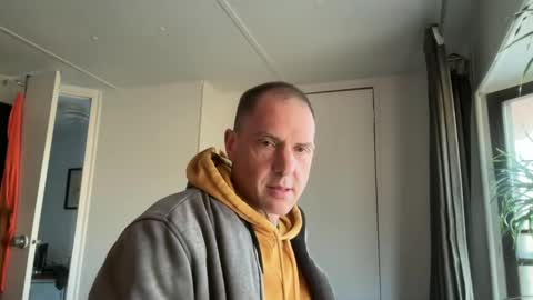 skoooozle online show from January 1, 1:27 pm