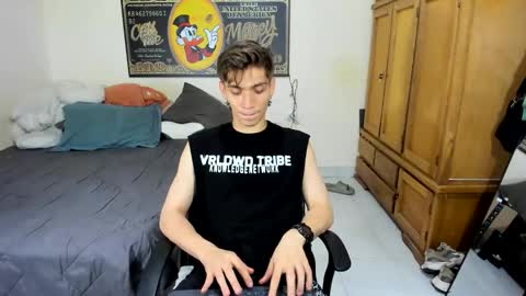 erick_de_rossee online show from March 30, 12:00 am