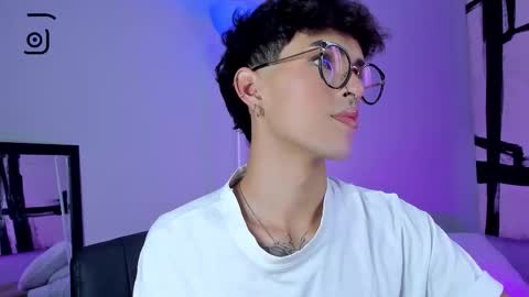   online show from November 3, 11:47 am