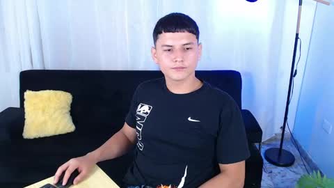 estebancum18 online show from May 29, 2:38 pm